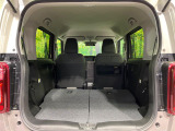 普段のお買い物や通勤、送迎等に十分な荷室スペースを確保しております。セカンドシートを倒すと、大きな荷物の積載も可能です♪