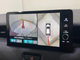 バックカメラの画像です。ガイドラインがスムースな車庫入れをサポートいたします。車庫入れの安心感がアップしますね。
