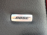 【BOSEサウンドシステム】メーカーオプションの高品位サウンドシステムを搭載。専用のチューニングが施された大小様々なスピーカーから良質なサウンドが奏でられ、臨場感あふれる音響空間を演出します。