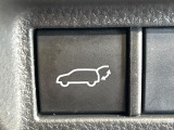 【パワーバックドア】スマートキーや運転席のボタンを押すだけでリアゲートが自動で開閉します!荷物を持っている時や、高い位置にあるバックドアを閉める際に便利な機能です♪