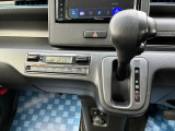 【フロアシフト】インパネシフトが多いコンパクトカーですが、フロア式を使い慣れた方も多いと思います♪