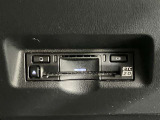 高速道路で便利な【ETC2.0】を装備しています。光ビーコン搭載で渋滞情報などナビゲーションと連動することで機能も充実いたします。他、観光施設に立ち寄るための高速料金割引サービス等もございます。