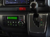 車内を快適に、オートエアコンを装備しています。