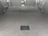 【シートアレンジ】多彩なシートアレンジが可能で、乗車人数や荷物の量に応じて自在にレイアウト変更ができます。日常使いからレジャーまで幅広いシーンに対応します。