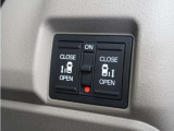 ◆両側電動スライドドア◆狭い駐車場でも乗り降りが楽々♪お子様が隣の車にドアを当ててしまう心配もございません!小さなお子様連れの方もこれで安心。