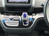 軽快な操作感が気持ちいいハイブリッド専用セレクトレバー