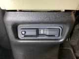パワーウインドウの下にETCがついています。高速道路の料金所の通過も楽々です。 カードの取り出しもしやすい場所についています。