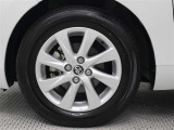 15インチアルミホイールを装着しています。タイヤサイズ185/65R15