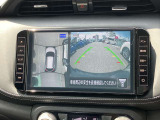 まるで真上から見ているような、視認性の良いアラウンドビューモニターです。駐車が苦手な方でもこれでらくらく駐車できますよ。