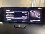 車線逸脱警報システムは、走行中にカメラで車線を検知して、自車が車線から逸脱する可能性があると判断した場合に、警報によりドライバーに通知します。