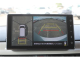 パノラミックビューモニター付きです。車両を上から見たような映像をディスプレイオーディオ画面に表示。運転席からの目視だけでは見にくい、車両周辺の状況をリアルタイムでしっかり確認できます。