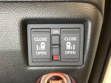 リアドアは乗り降りに便利な両側電動スライドドアです。また運転席に座っていながらスイッチ操作で自在にスライドドアを開け閉めできます。