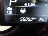 スピードメーター、タコメーターが装備されております。その他お車の情報もメーター内から確認することが可能です☆