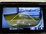 バックカメラが付いているので後方確認が非常にしやすいです。今や運転初心者も熟練者も必須装備!ついていて損はないですね♪