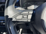 ステアリングスイッチ付き。前方から目を離すことなく操作することが可能です。