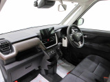ダイハツのお店では、ダイハツ車を知り尽くしたプロフェッショナルが、専用の診断機器を使って各システムを点検しております。