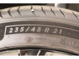 235/45R21    車両装着標準タイヤサイズです。 タイヤのご相談もトヨタモビリティ石川にお任せください