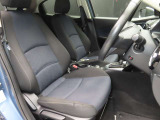 運転席のドアを開け、乗り込む際のイメージです。