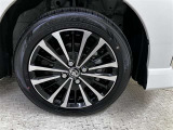純正アルミホイール付きです。タイヤサイズは175/55R15になります。