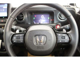 ハンドル左側にはオーディオ操作が出来るオーディオリモートコントロールスイッチ、右側にはHondaSENSINGとオートクルーズスイッチを装備!長距離運転や高速道路の運転では大活躍です!