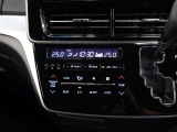 左右独立温度コントロールフルオートエアコンです。運転席、助手席それぞれで独立して温度設定ができます。冷え性の方が乗っても安心ですね♪