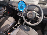 ミニ独特のゴーカートフィーリングと呼ばれる軽快なハンドリングはAT車、MT車のどちらでも楽しめます。