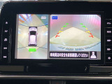 【アラウンドビューモニター】車を上から見下ろしているかのような映像で周囲の状況がひと目で確認、狭い駐車場に駐車するときも安心です♪