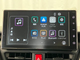 【9インチスマホ連携ディスプレイオーディオ】 対応しているスマホアプリを大画面で使えます!フルセグテレビやラジオの視聴、Bluetooth接続による音楽鑑賞、ハンズフリー通話なども利用可能です。