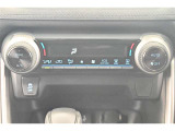 運転席と助手席でそれぞれお好みの温度設定が可能です。便利です♪