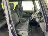 運転席は高さ調整もついておりどなたでも視界良好です