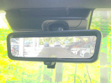 【デジタルインナーミラー】後席の大きな荷物や同乗者で後方が確認しづらい時でも安心!カメラが撮影した車両後方の映像をルームミラー内に表示。クリアな視界で状況の確認が可能です!
