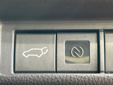 【パワーバックドア】スマートキーや運転席のボタンを押すだけでリアゲートが自動で開閉します!荷物を持っている時や、高い位置にあるバックドアを閉める際に便利な機能です♪