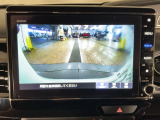 【バックカメラ】運転が苦手な方も車庫入れラクラクです!ギアをリバースに入れれば自動的に切り換わりますので、面倒な操作は不要です♪狭い駐車場もお車を傷つけず安心ですね!