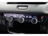 運転席と助手席の温度設定の変更が可能な左右独立タイプのデュアルエアコンです♪♪♪暑がりな人・寒がりな人も誰もが車内を快適にお過ごしいただけます♪♪♪