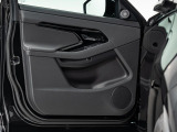 【インテリアガード】こちらを施工いただきますと、レザーのコンディションを保ち、色移りやシミなどをつきにくく大変人気なオプションとなります。