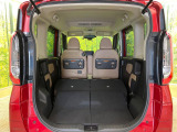 後席を格納すると、これだけの広さが!シーンに合わせたシートアレンジで、大きな荷物も積むことが出来ます♪