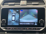【アラウンドビューモニター】車を上から見下ろしているかのような映像で周囲の状況がひと目で確認、狭い駐車場に駐車するときも安心です♪