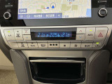 デュアルエアコンとは、運転席と助手席で、個別に温度設定ができる機能です。気温の感じ方は、人それぞれ違うもの。乗る人に優しい機能ですね。