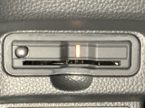 ハンドルの左下にETCがついています。高速道路の料金所の通過も楽々です。 カードの取り出しもしやすい場所についています。