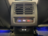 3ゾーンフルオートエアコンディショナー(運転席助手席後席独立調整、自動内気循環機能付)