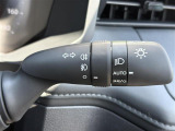 【オートライト(AUTO)】外の明るさをシステムが感知して、自動でヘッドライトが点灯します。ヘッドライトをつけ忘れを防ぐ便利機能です。