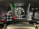 立体的で見やすい3眼メーター。