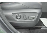 パワーシート搭載。微妙な調整が手軽にでき、ぴったりのポジションで運転することが可能です。