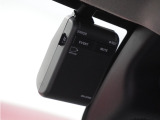 ◆ドライブレコーダー◆映像・音声などを記録する自動車用の装置です。 もしもの事故の際の記録はもちろん、旅行の際の思い出としてドライブの映像を楽しむことができます。