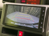 【バックカメラ】駐車時に後方がリアルタイム映像で確認できます。大型商業施設や立体駐車場での駐車時や、夜間のバック時に大活躍!運転スキルに関わらず、今や必須となった装備のひとつです!