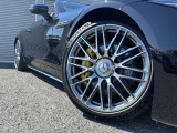 メルセデス・ベンツの定める厳しい基準をクリアしたお車のみをご案内させて頂きます。納車前整備はメーカー規定に基づき最大100項目にも及ぶ点検を熟練のメカニックによって行いご納車させて頂きます。