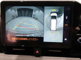 パノラミックビューモニター付きです。車両を上から見たような映像をディスプレイオーディオ画面に表示。運転席からの目視だけでは見にくい、車両周辺の状況をリアルタイムでしっかり確認できます。