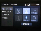 ディスプレイオーディオを装備。スマートフォンと車を繋ぐことで、これまでのナビに加えて色々なサービスが楽しめます。