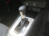 運転のしやすいシフトレバー。