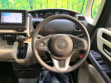インテリアに合わせたデザインのステアリングは、運転される方のことも考え、運転しやすい形状、大きさです。是非一度、実際に触ってお確かめください。